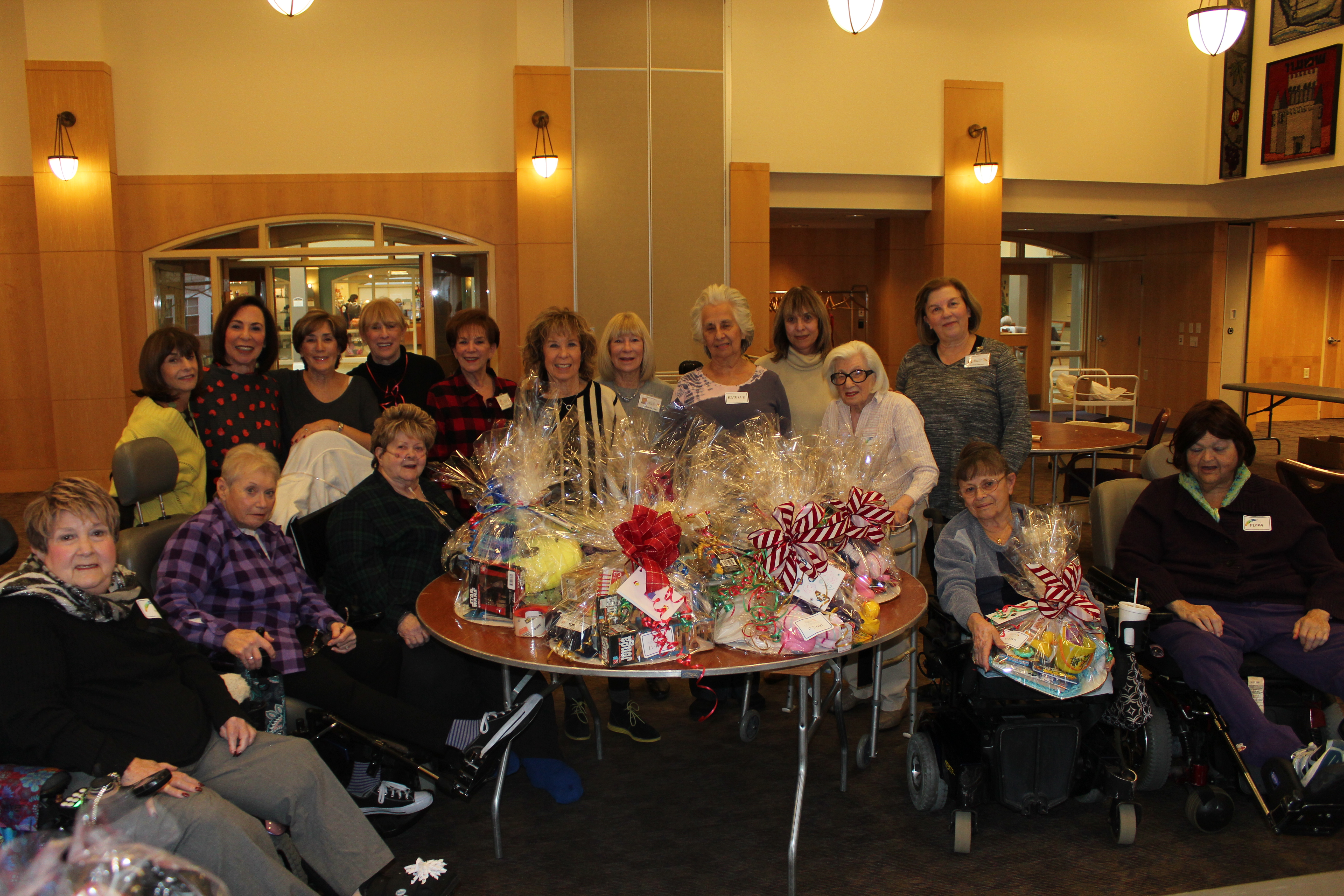 Abramson Center Volunteers and Residents Give Back for the Holidays